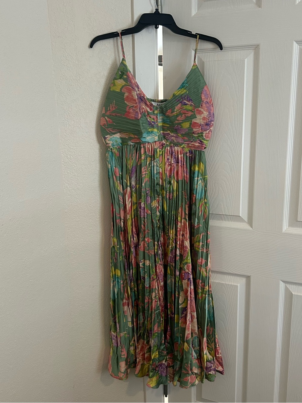 Astr The Label Green Floral Pleated Midi Dress with Pink & Yellow Flowers